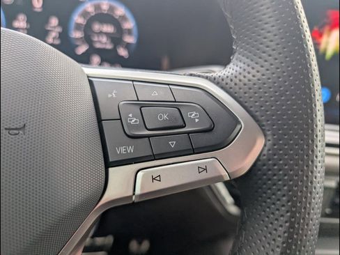 Certified 2025 Volkswagen Tiguan SE R-Line AWD/4WD image 14