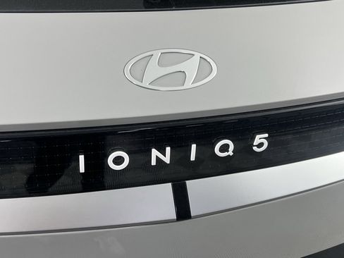 Used 2025 Hyundai Ioniq 5 SEL image 11