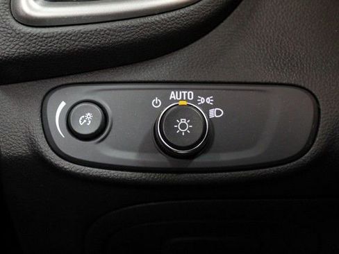 Used 2022 Chevrolet Trax LT w/ LT Convenience Package image 21