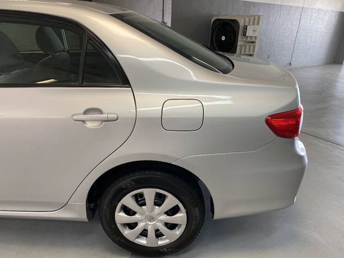 Used 2011 Toyota Corolla LE FWD image 9
