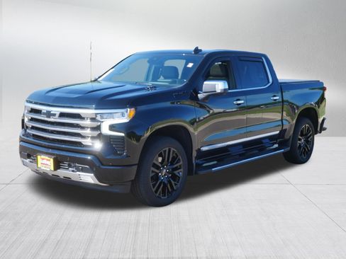 Used 2024 Chevrolet Silverado 1500 High Country w/ High Country Premium Package AWD/4WD image 3