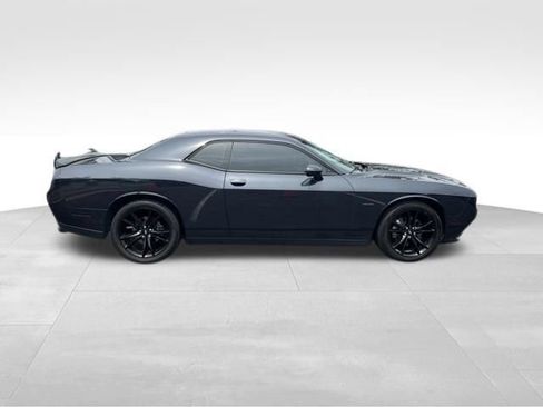 Used 2018 Dodge Challenger R/T w/ Driver Convenience Group RWD image 8