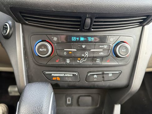 Certified 2019 Ford Escape SE image 9