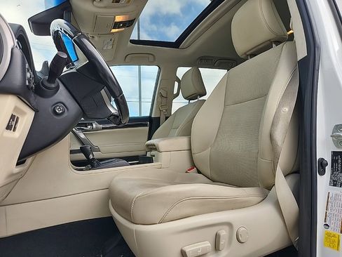 Used 2022 Lexus GX 460 Premium image 2