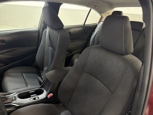 Used 2025 Toyota Corolla LE FWD image 5