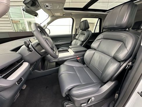New 2025 Lincoln Navigator L Reserve AWD/4WD image 18