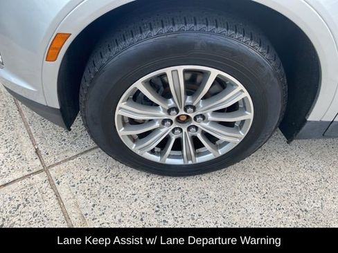 Used 2017 Cadillac XT5 Luxury w/ Driver Awareness Package image 18