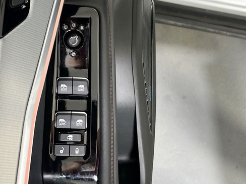 Used 2024 Jeep Wagoneer Launch Edition image 18