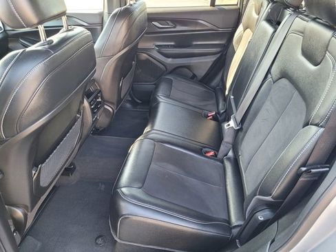 Used 2024 Jeep Grand Cherokee Altitude AWD/4WD image 8