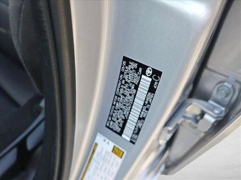 Used 2025 Toyota Prius LE FWD image 20