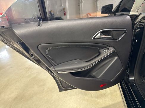Used 2018 Mercedes-Benz CLA 250 4MATIC image 34