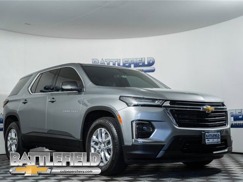 Used 2023 Chevrolet Traverse LS image 1