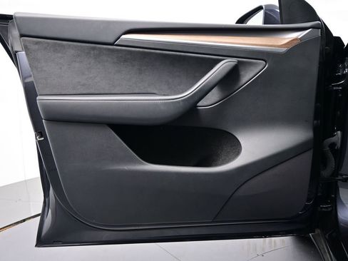 Used 2025 Tesla Model Y Long Range image 13