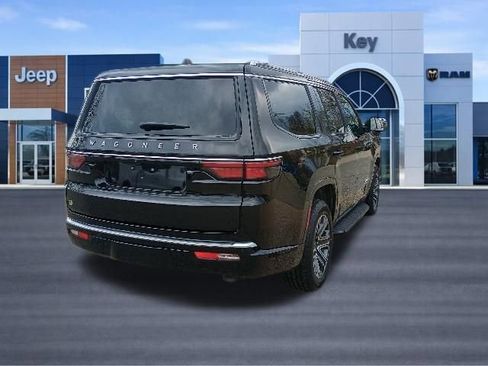 Used 2025 Jeep Wagoneer 4WD w/ Convenience Group I image 5