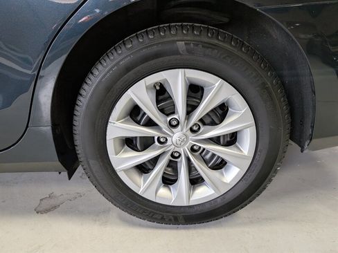Used 2015 Toyota Camry LE FWD image 14