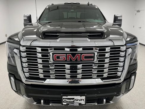 Used 2024 GMC Sierra 3500 Denali w/ Denali Reserve Package AWD/4WD image 3