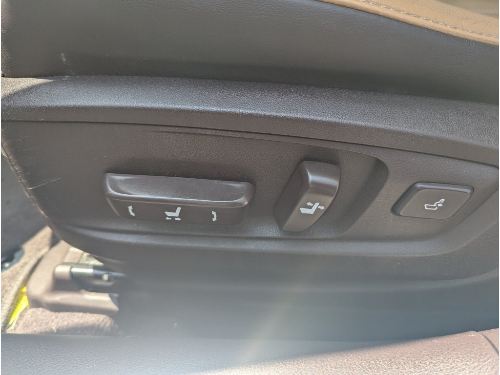 Used 2016 Lexus ES 350 w/ Luxury Package w/Wood Trim FWD image 18