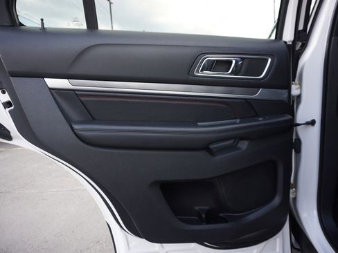 Used 2018 Ford Explorer Sport image 14