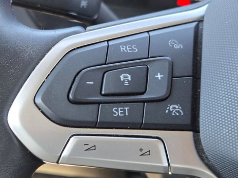 Used 2024 Volkswagen Jetta SE FWD image 23