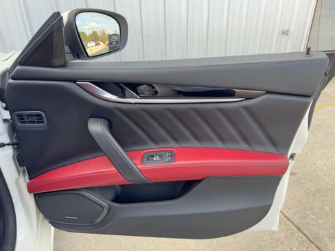 Used 2021 Maserati Ghibli Trofeo image 45