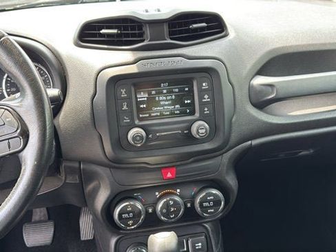 Used 2016 Jeep Renegade Latitude AWD/4WD image 21