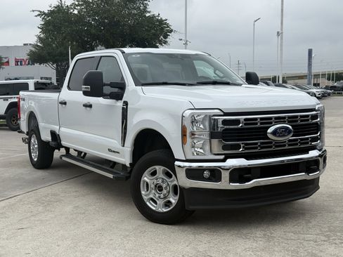 Used 2025 Ford F250 XLT AWD/4WD image 2