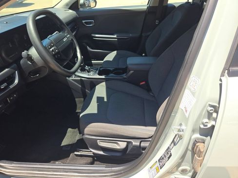 Used 2025 Kia K4 FWD image 14