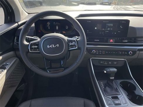 New 2026 Kia Carnival LXS image 2