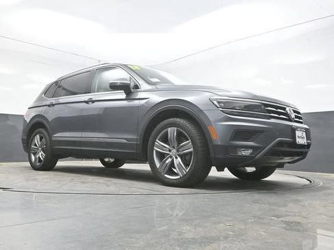 Used 2018 Volkswagen Tiguan SEL Premium AWD/4WD image 36