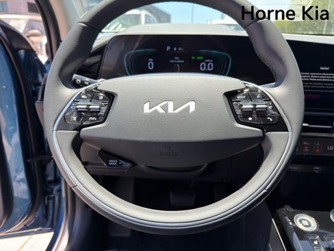 New 2026 Kia Niro EX FWD image 12