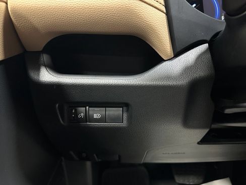 Used 2025 Toyota RAV4 XLE AWD/4WD image 17