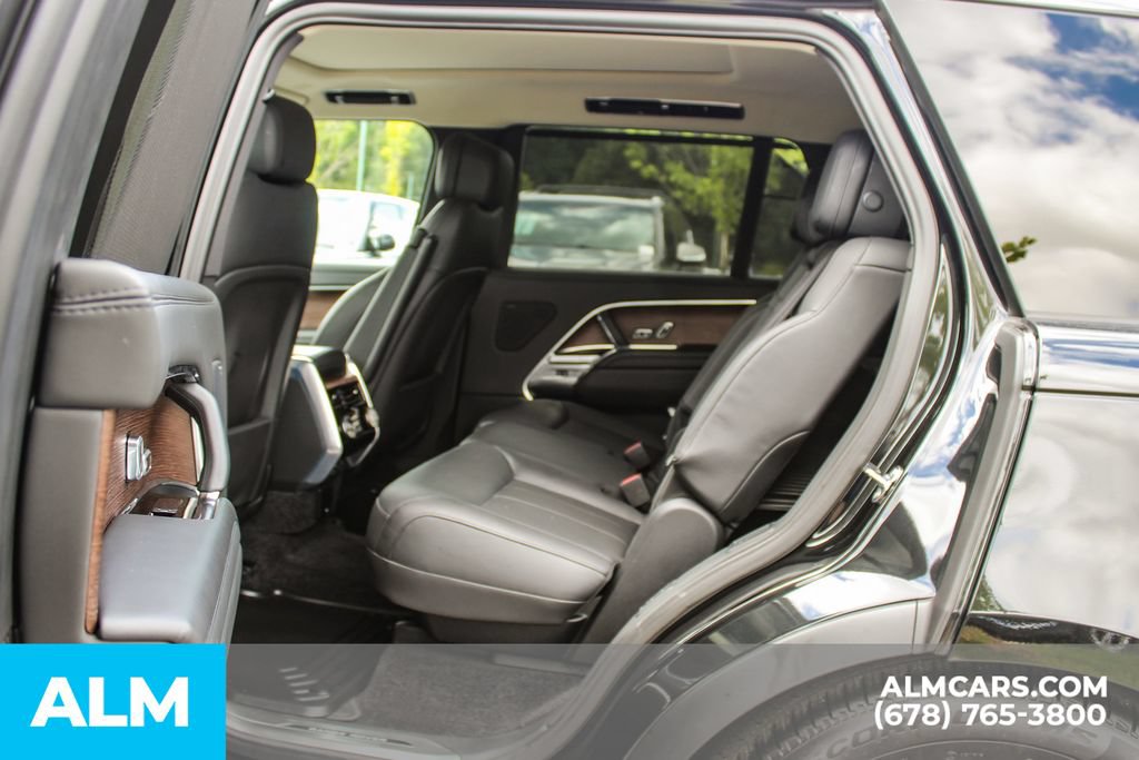 Used 2025 Land Rover Range Rover Long Wheelbase SE AWD/4WD image 17