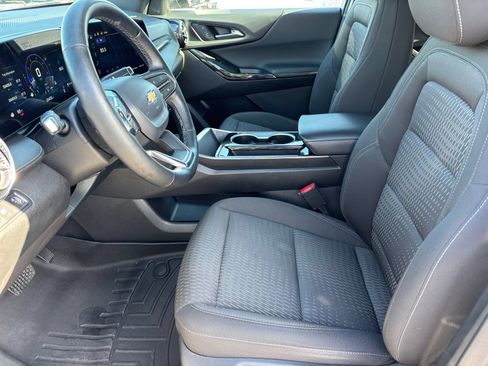 Used 2025 Chevrolet Equinox LT FWD image 13