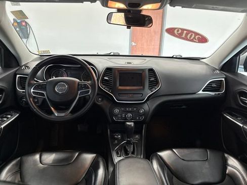 Used 2019 Jeep Cherokee Latitude Plus AWD/4WD image 42
