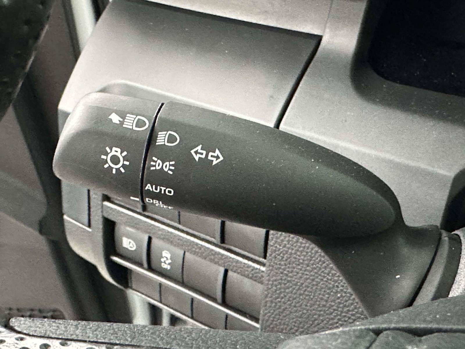 Used 2025 Toyota Tacoma SR AWD/4WD image 27