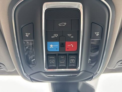 Used 2023 Jeep Wagoneer Series III w/ Premium Group I image 37