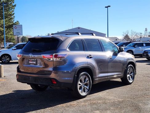 Used 2015 Toyota Highlander XLE image 3