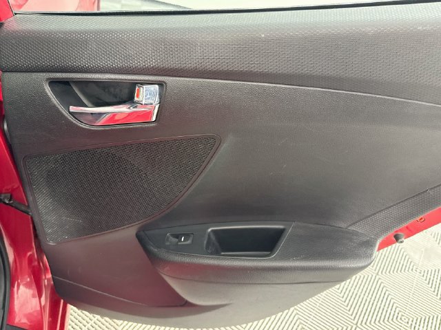 Used 2017 Hyundai Veloster Value Edition FWD image 23