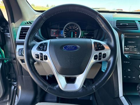 Used 2014 Ford Explorer XLT w/ Equipment Group 202A AWD/4WD image 17