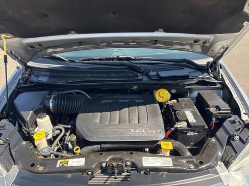 Used 2016 Chrysler Town & Country LX image 23