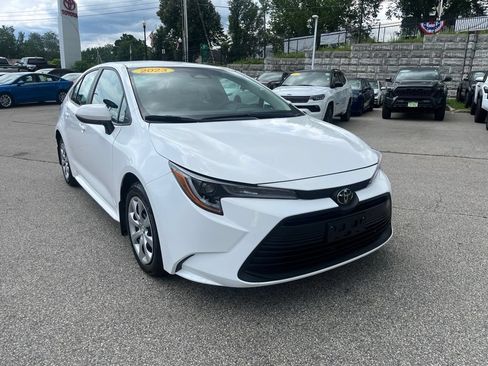 Used 2023 Toyota Corolla LE w/ Carpet Mat Package (TMS) FWD image 2