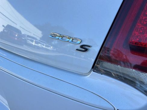 Used 2018 Chrysler 300 S image 39