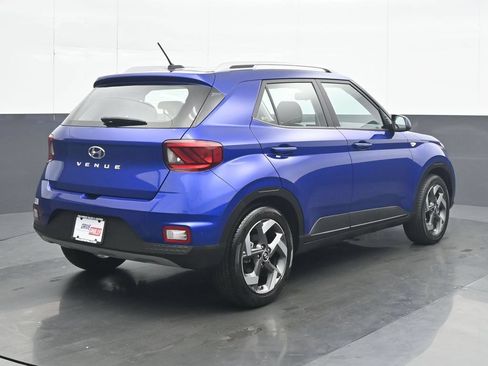 Used 2025 Hyundai Venue SEL FWD image 6