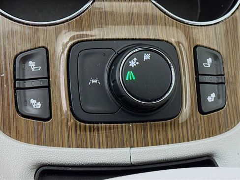 Used 2023 GMC Acadia SLE w/ Driver Convenience Package FWD image 11