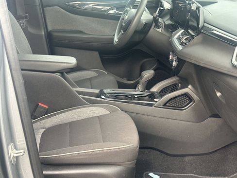 Used 2025 Chevrolet TrailBlazer LT FWD image 13