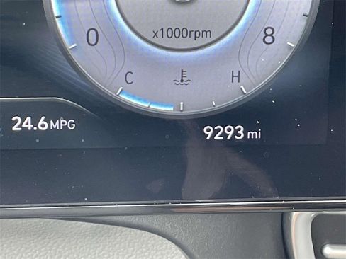 Used 2024 Hyundai Elantra SEL image 25