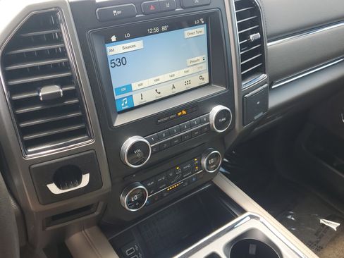 Used 2018 Ford Expedition XLT w/ Equipment Group 202A RWD image 27