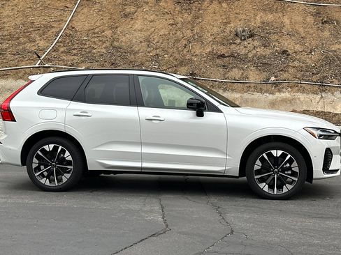 New 2026 Volvo XC60 B5 Plus w/ Climate Package AWD/4WD image 4