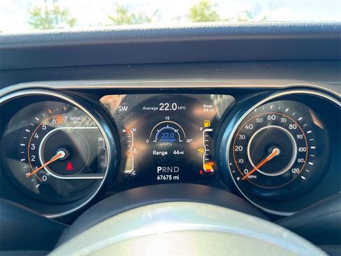 Used 2018 Jeep Wrangler Unlimited Sahara image 11