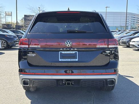 New 2026 Volkswagen Atlas Peak Edition AWD/4WD image 4